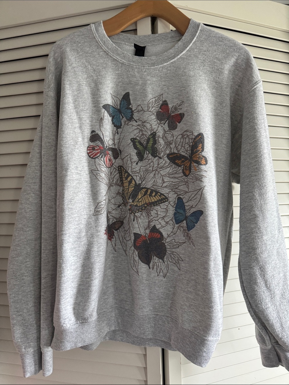 Gildan Light Gray Heavy Blend Sweatshirt with Black Tag
